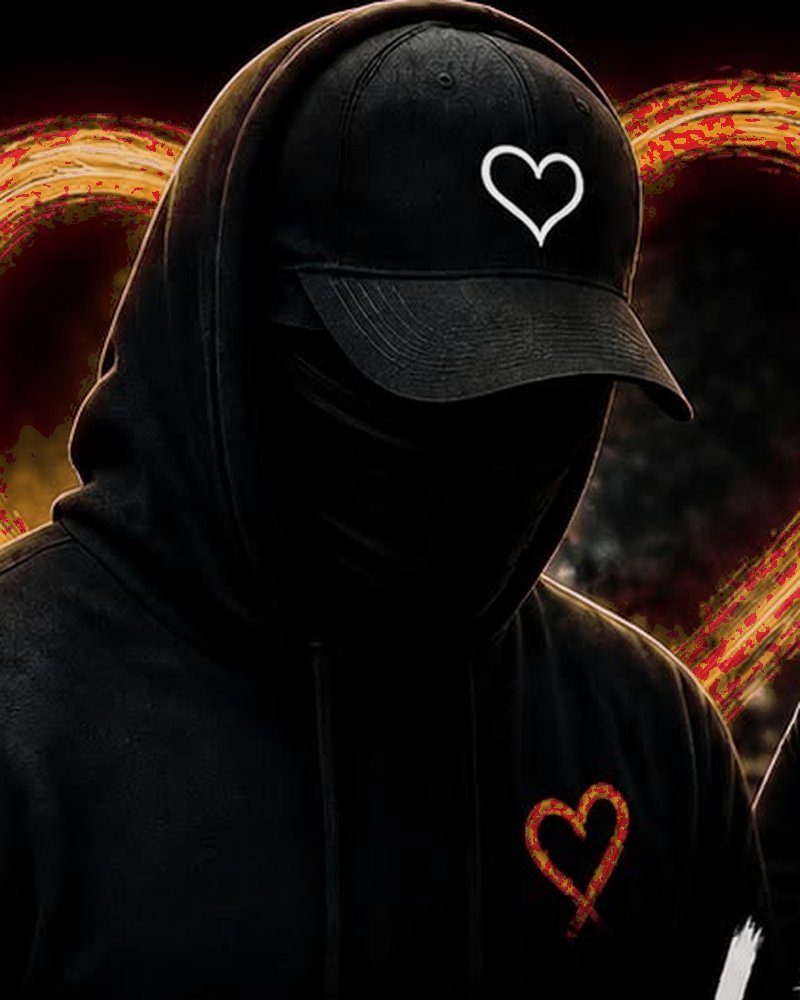 Le Bienfaiteur Masqué, capuche et casquette au logo cœur.